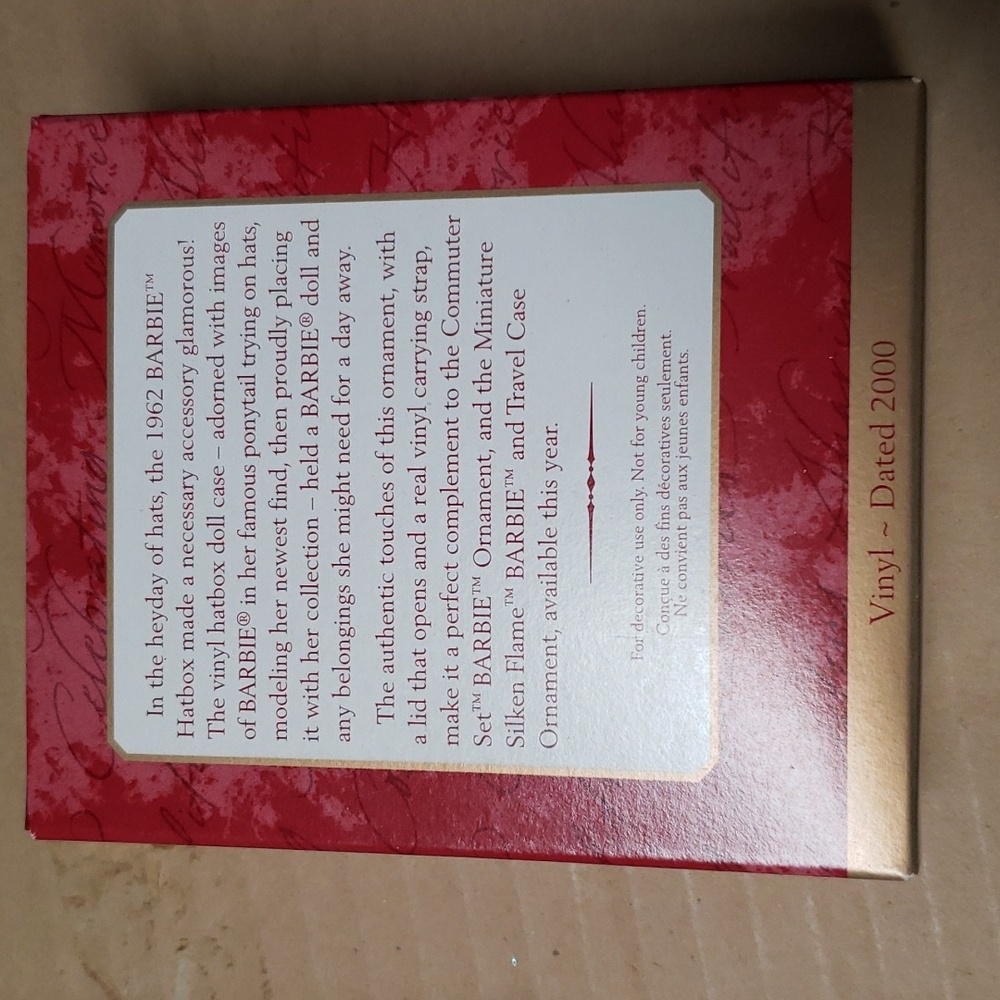 Hallmark 1962 Barbie Hatbox Doll Case 2000 Holiday Christmas Ornament - Picture 2 of 2
